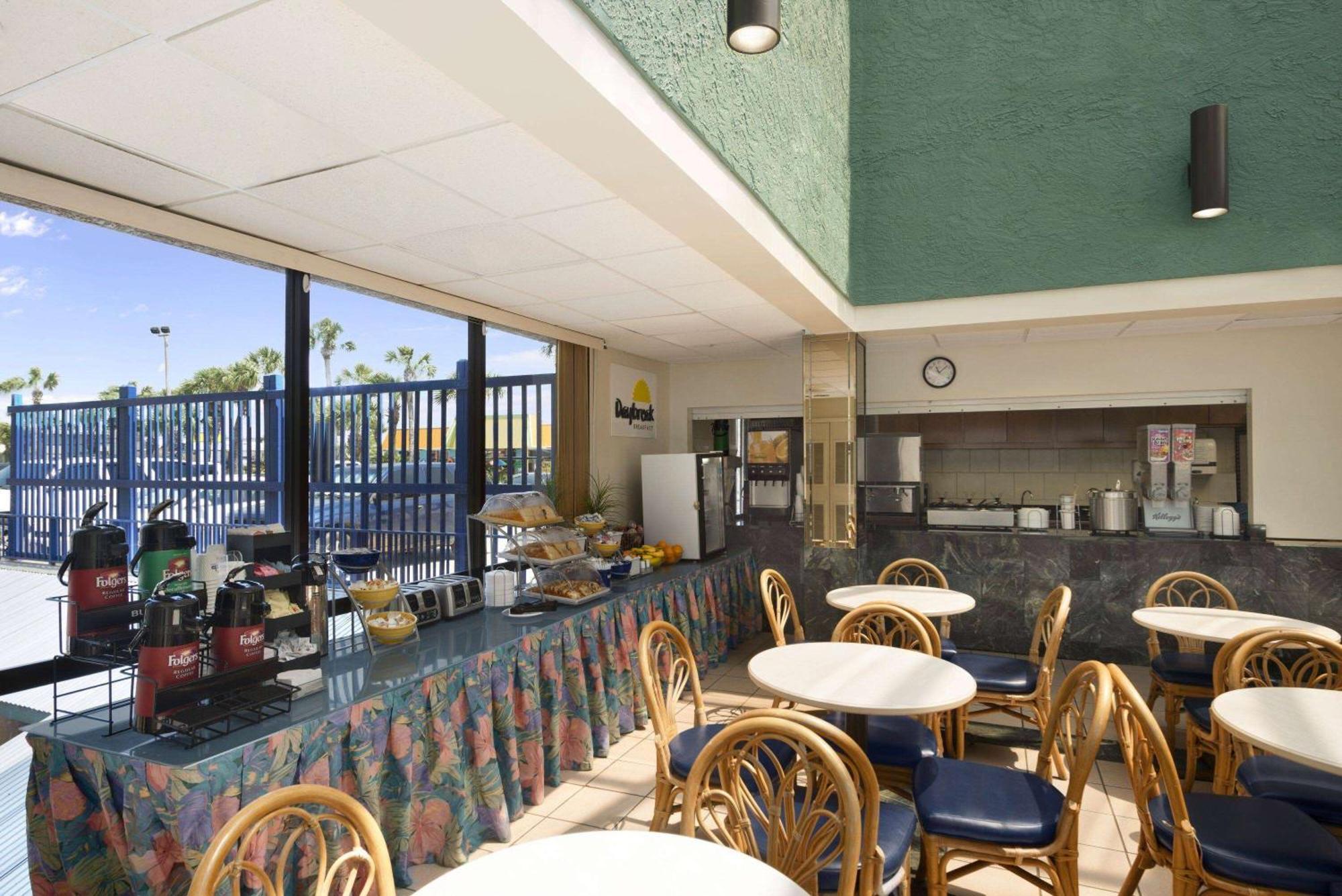 Days By Wyndham Panama Beach/ocean Front Motel