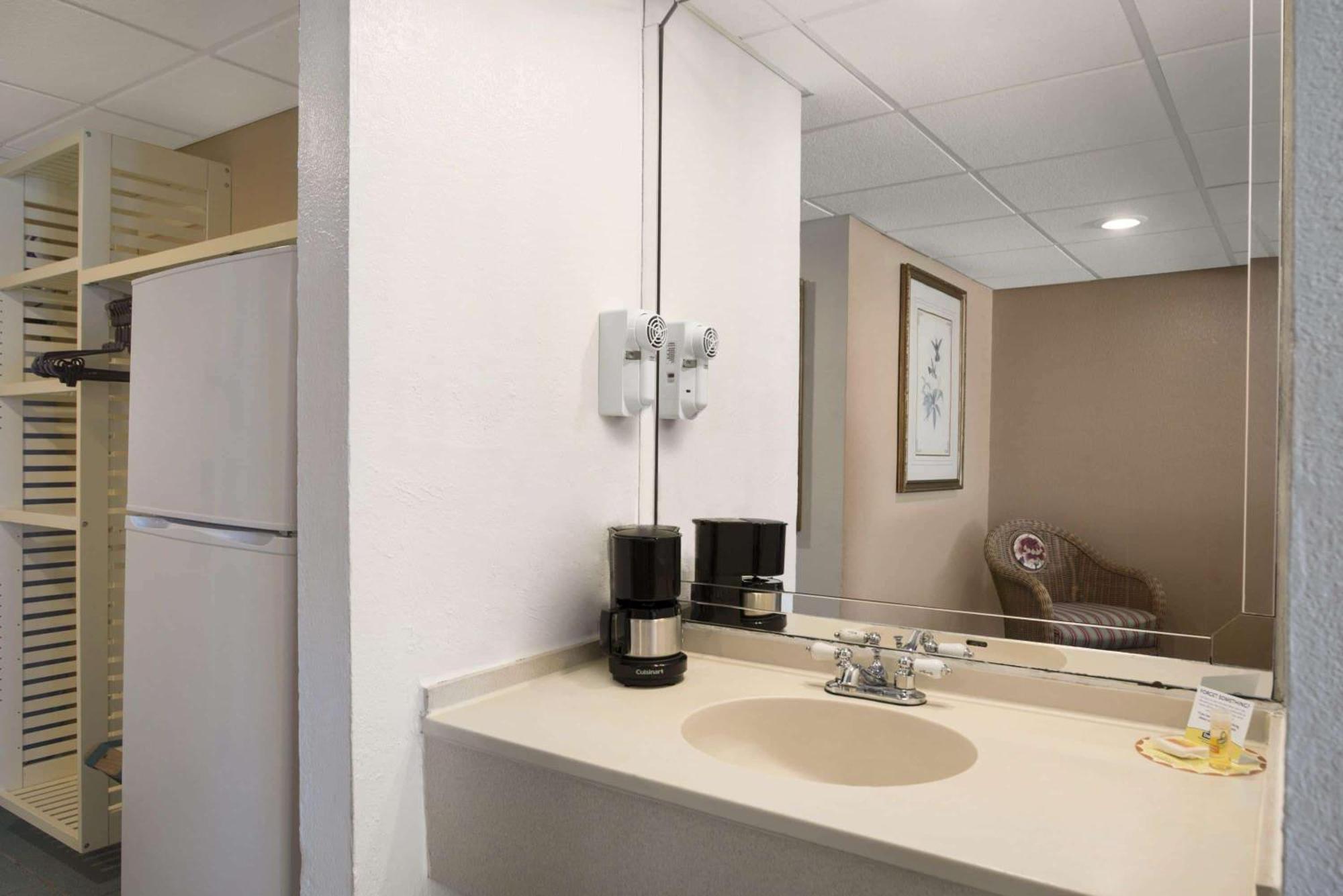 Motel Days By Wyndham Panama Beach/ocean Front 3*