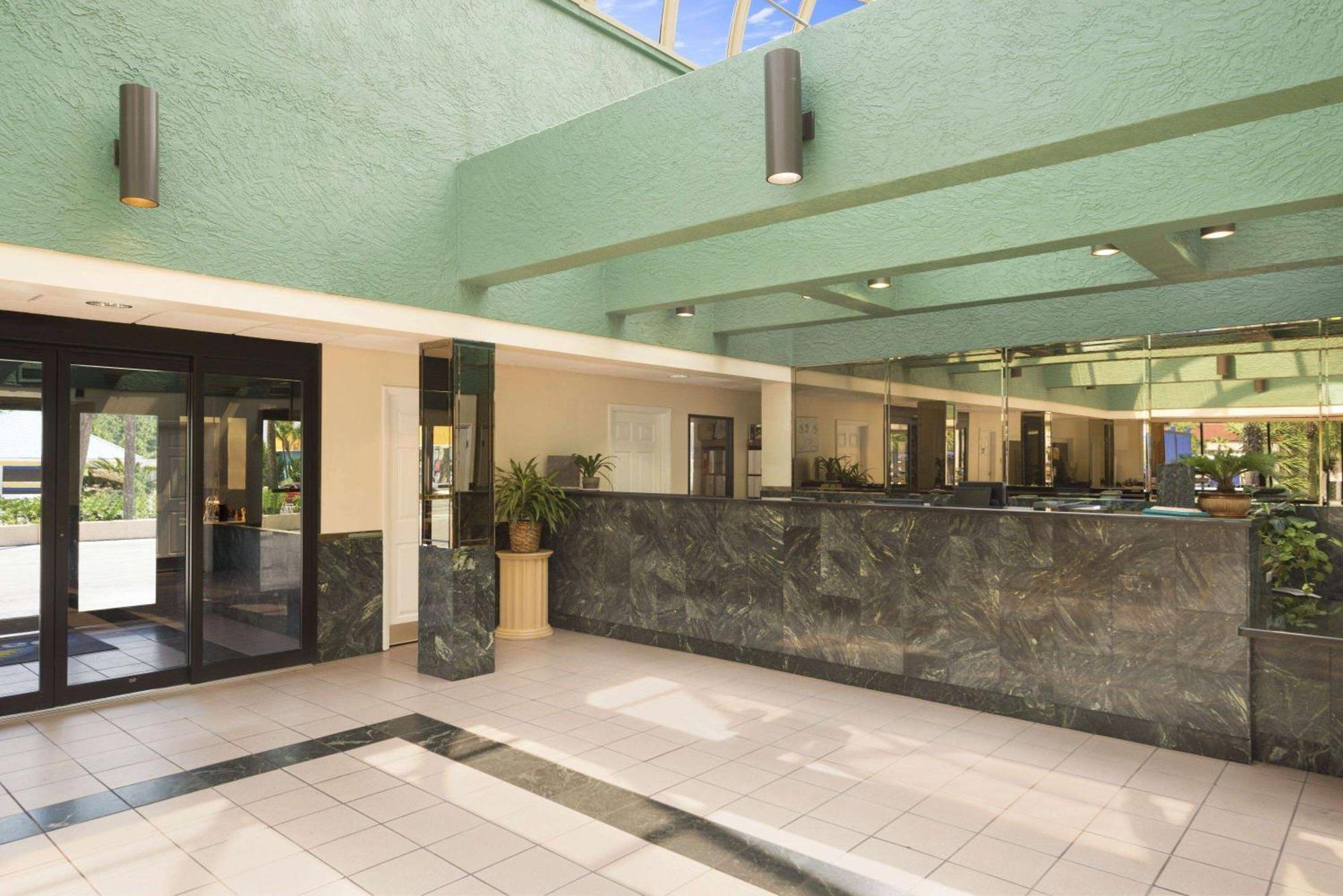 Motel Days By Wyndham Panama Beach/ocean Front Panama City Beach